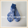 Winter knitted gloves with Jacquard Weave