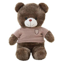 Petit animal en peluche d&#39;ours noir avec un pull