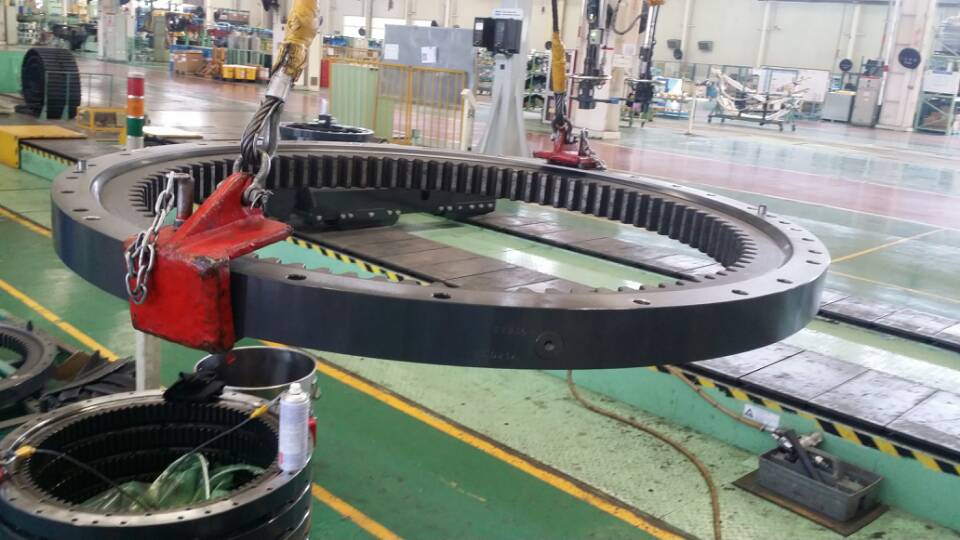 PC200-7 Slewing Bearing