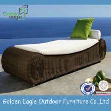 Luxury Elegance PE Rattan and Aluminum Sun Lounger