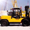 Capacidade de 10 toneladas Diesel Forklift para levantar o recipiente