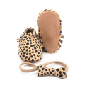 Mocasines de bebé de leopardo con diadema de bowknot hechos a mano