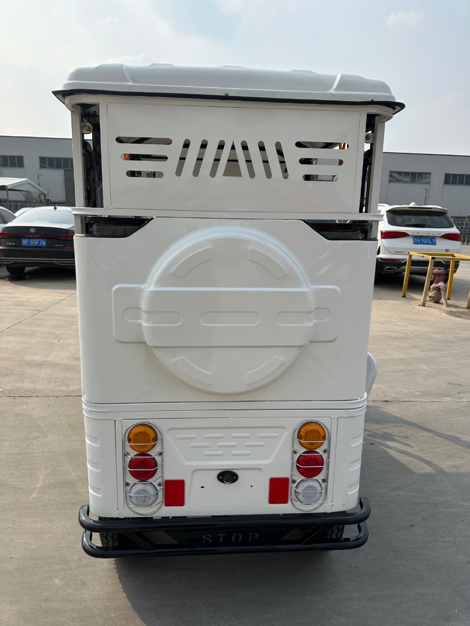 Shed model four-passenger tricycle Shed model four-passenger tricycle