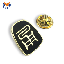 Insignia de botón de pin de anime negro para la venta