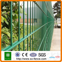 Security fence with double edges