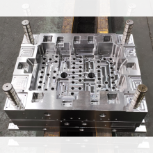 Processamento de base de molde de plástico