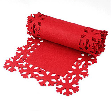 Tabla de fieltro rojo navideño con estampado de copos de nieve