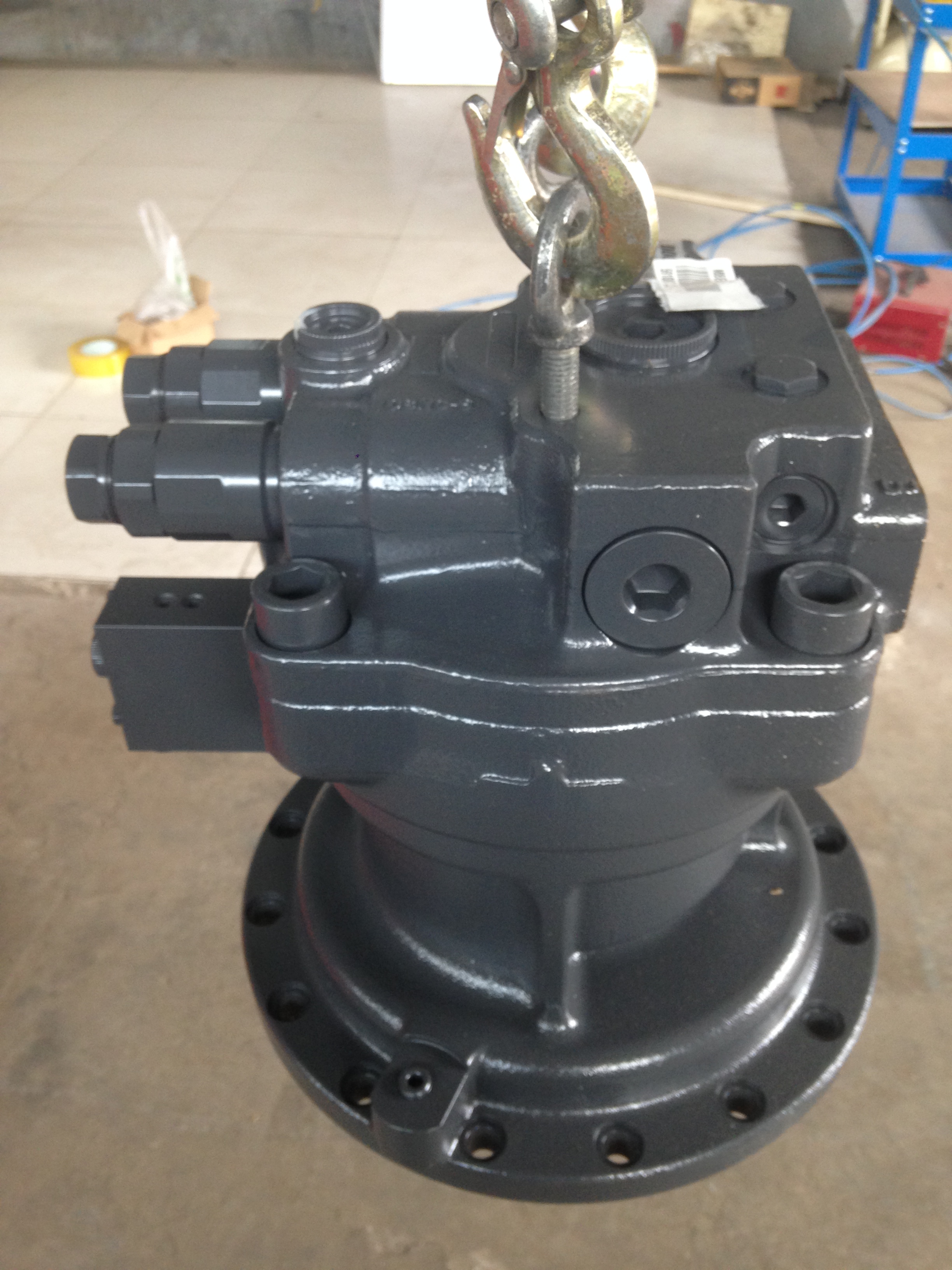 DX225 swing motor (6) DX225 swing motor (6)