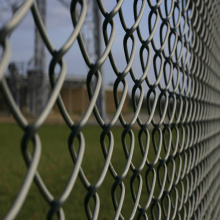 Clôture de liaison en chaîne revêtue de PVC / clôture de terrain sportif (usine de Yunde)