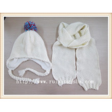 Women's White Knitted Hut und Schal Set