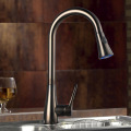 Brass 360 graus Turn Pull Kitchen Sink Torneira