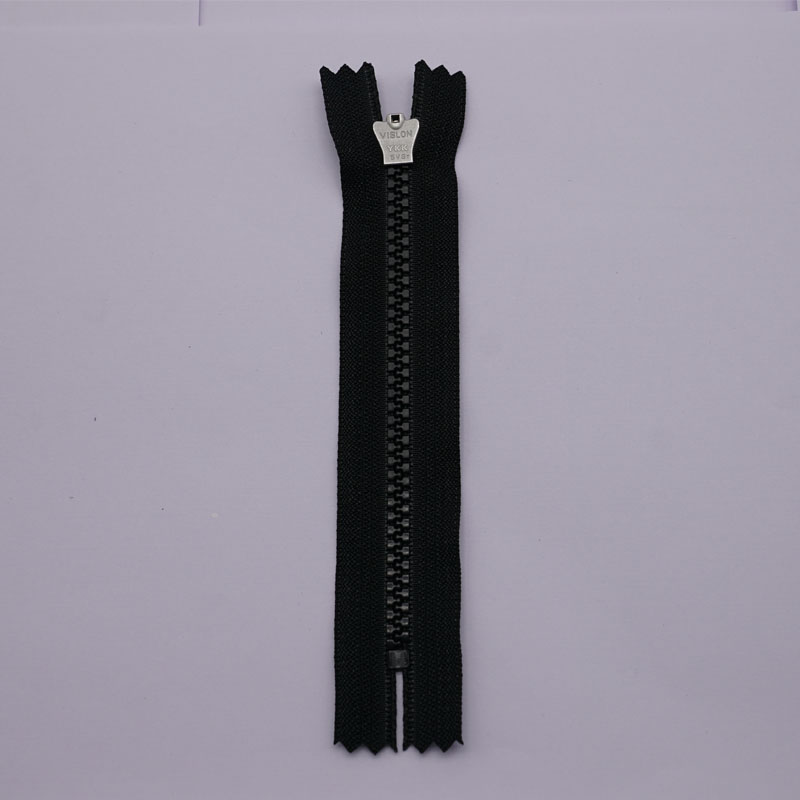 Rubber tooth zipper