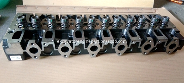 Excavator EC210 Engine D6E Cylinder Head 04292633 Voe20941118 Voe20855301