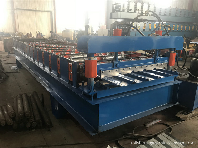 roofing sheet forming machine