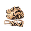 Mocasines de bebé de leopardo con diadema de bowknot hechos a mano