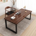 Table en bois pour le bureau
