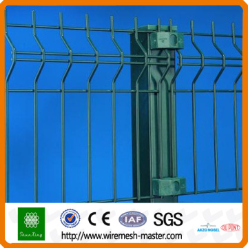 Curved fencing wire mesh wall