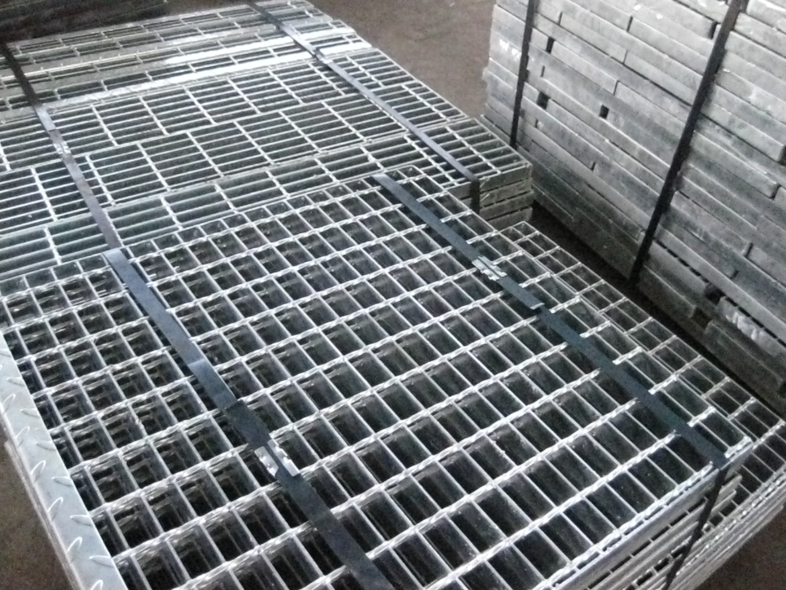 Galvanized Stair Tread Grating 