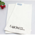 Serviette en papier blanc jetable