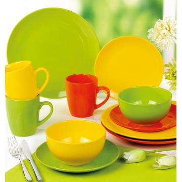 Different colors tableware ceramic plates bowls