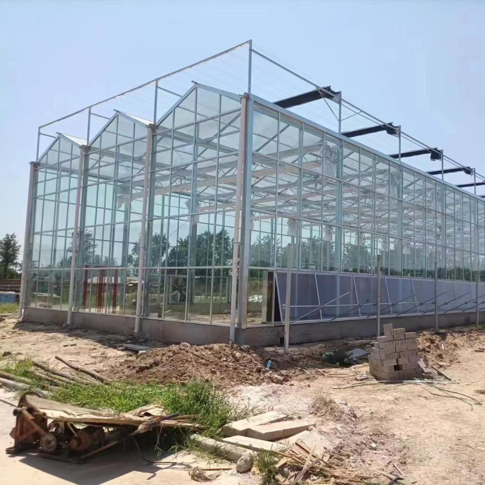 Greenhouse with External Shading Greenhouse with External Shading