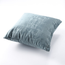 Une couverture de coussin gris