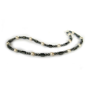 Collier de perles en verre hématite