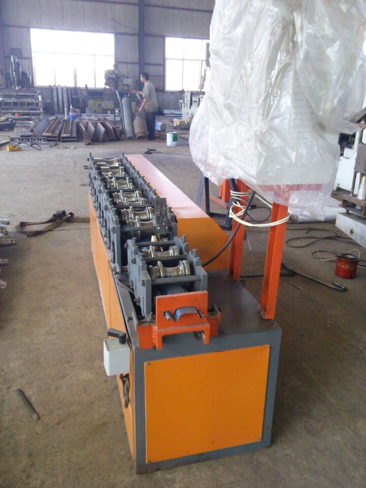 shutter door roll forming machine