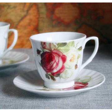 Flor de estilo europeo grabado taza de café de porcelana