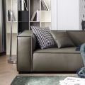 Italienisches Internet -Promi 2 -Sitzer -Sofa mit Armlehnen