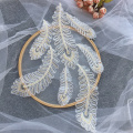 Folha branca corda bordado laço flor linha ouro