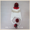 gorro de orejeras de punto chicas pompom