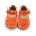 Nouvelles chaussures grinçantes pour enfants en or