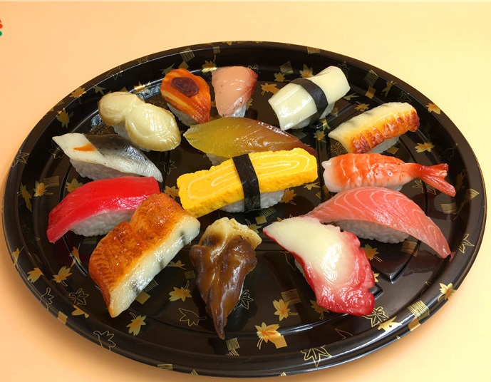 round sushi tray