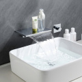 Neues Badezimmer Wasserfall Messingbecken Wasserhahn