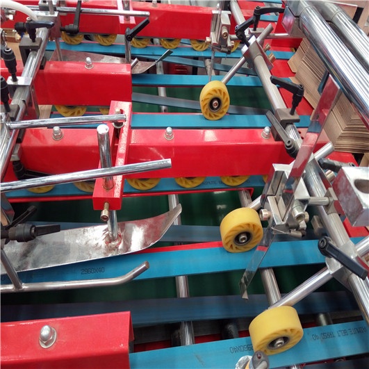 Semiautomatic carton folder gluer bottom lock machine 650bb3 Semiautomatic carton folder gluer bottom lock machine 650bb3
