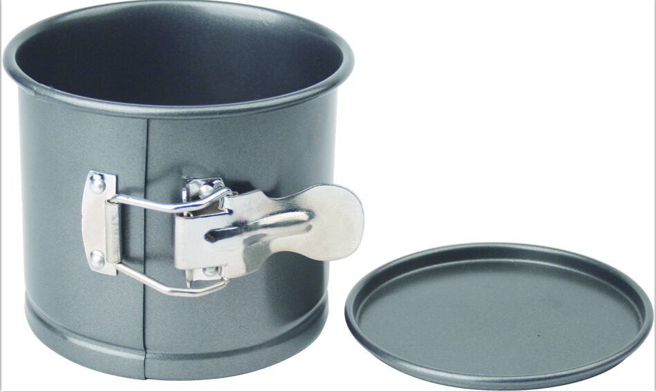 Cylindrical springform cake pans