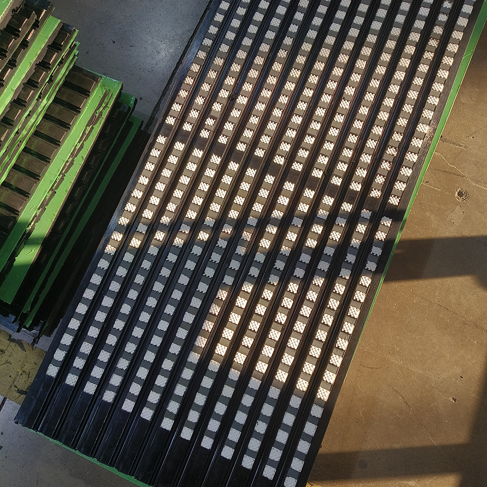 Wear-resistant ceramic rubber plate Wear-resistant ceramic rubber plate