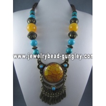 Fashion bib necklace