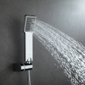 Ensembles de garnitures de douche dans la salle de bain multifonction dans le mur