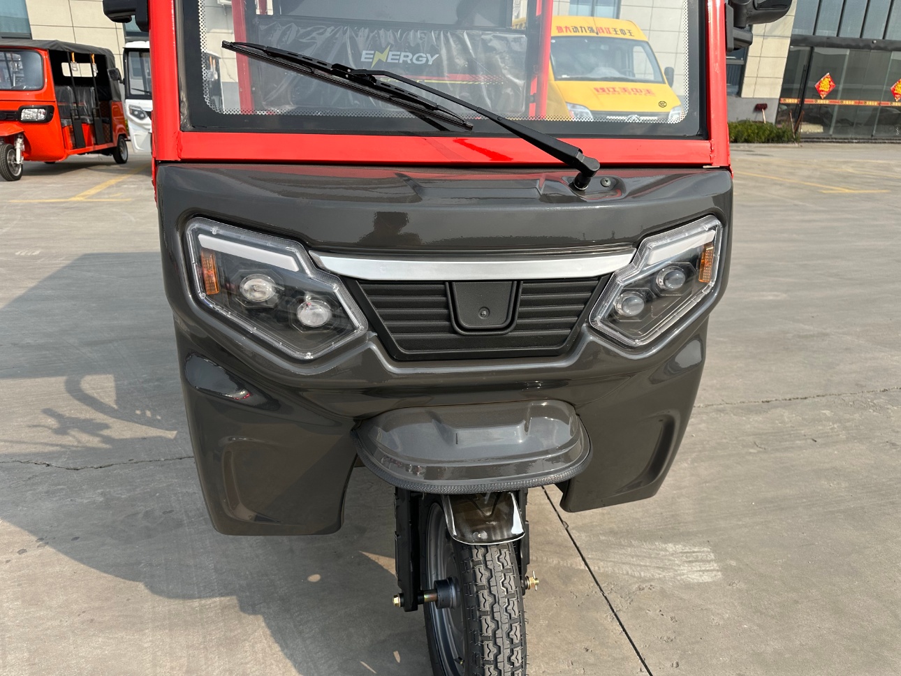Two-row electric tricycle Two-row electric tricycle