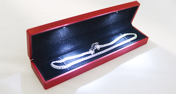 Lacquered Red Plastic Bracelet Jewelry Box with LED Light