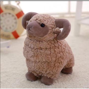 Simulation de petits jouets en peluche de mouton