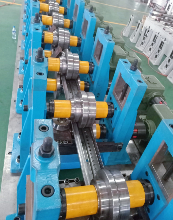 Roll forming machine Roll forming machine