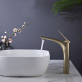 Robinet de lavabo de salle de bain taille haute en bronze