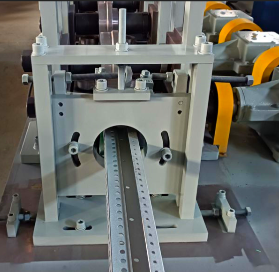 Roll forming machine Roll forming machine