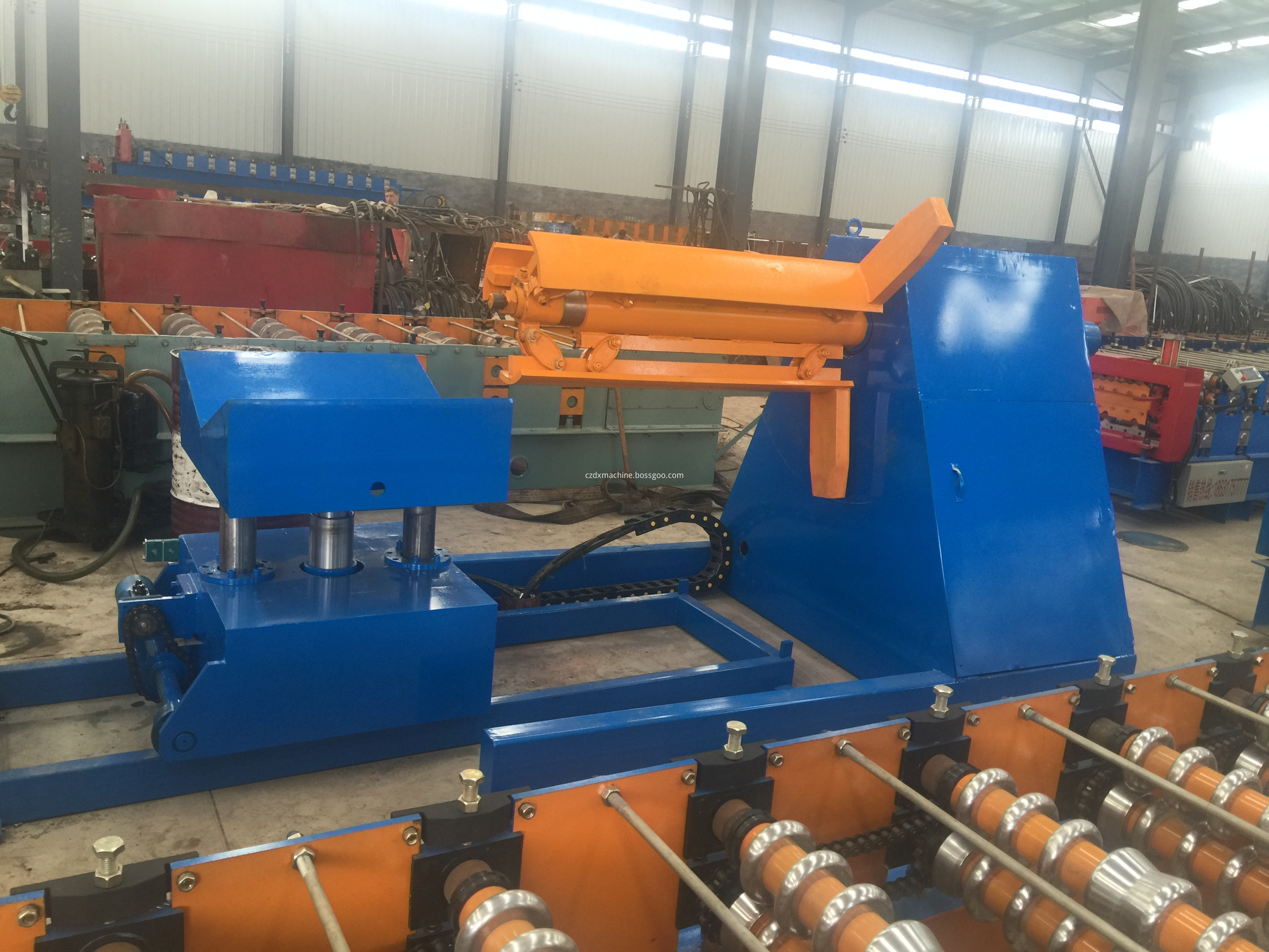 Hydraulic automatic material stacking machine