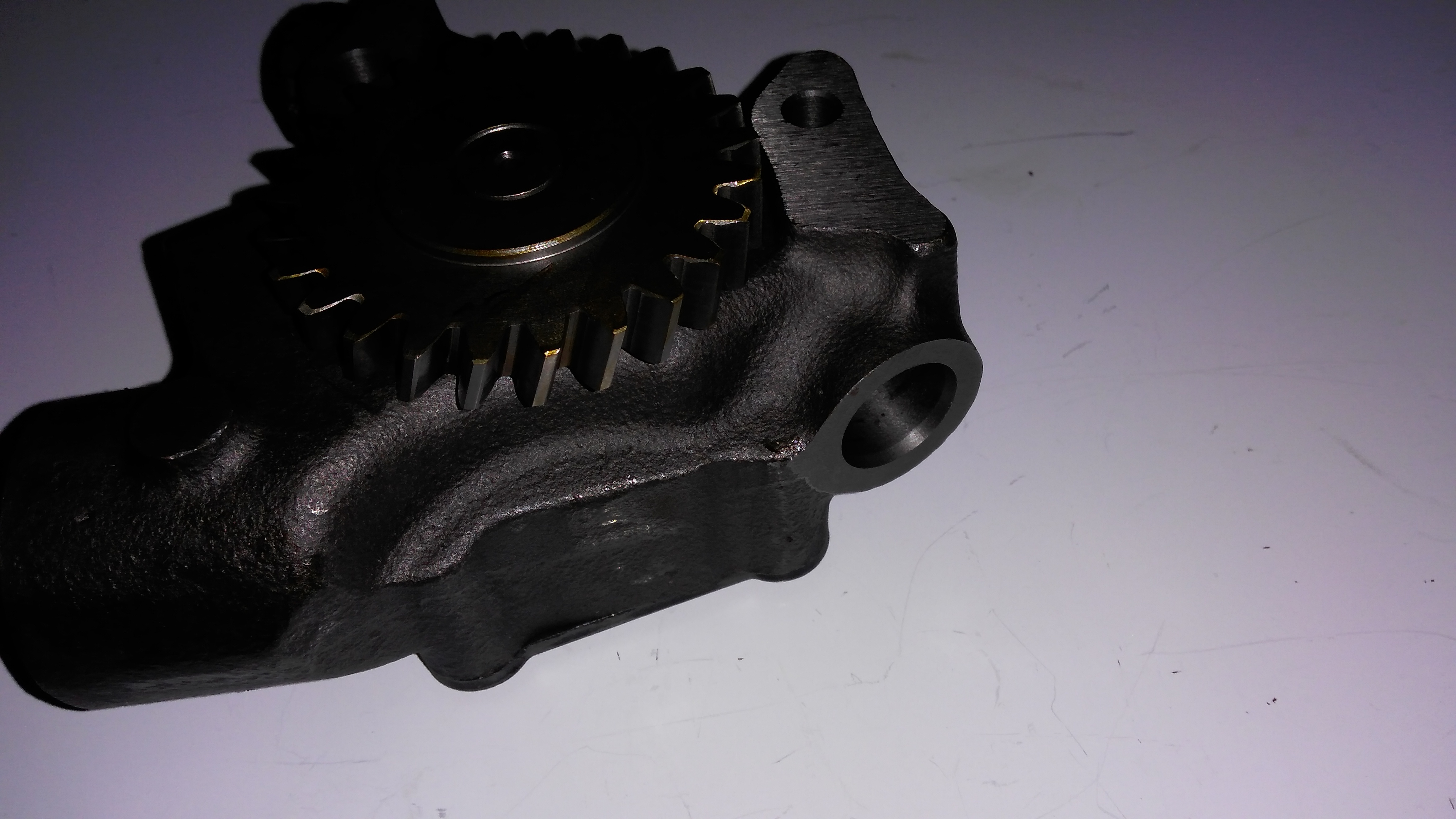 F6L913 oil pump 2