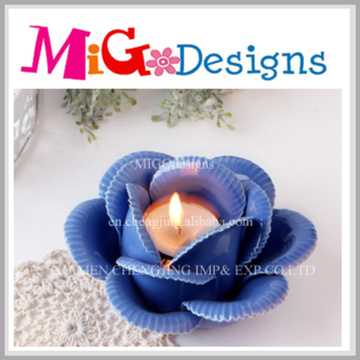 Atractiva flor azul en forma de titular de la vela para la decoración del hogar