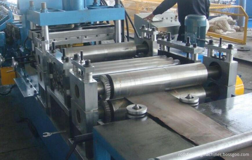 upright rack roll forming machine levelling